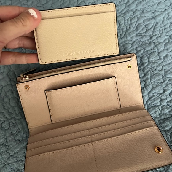 Michael Kors wallet - Picture 4 of 4